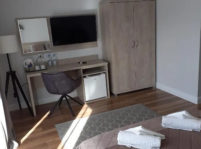 Eden Wypoczynek Dla Doroslych ゲストハウス 3*