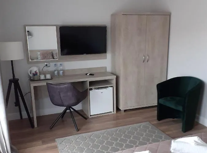 Eden Wypoczynek Dla Doroslych 게스트하우스 3*